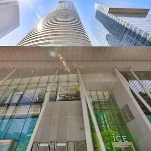 Entire 1 Bedroom + Den Downtown Appartement